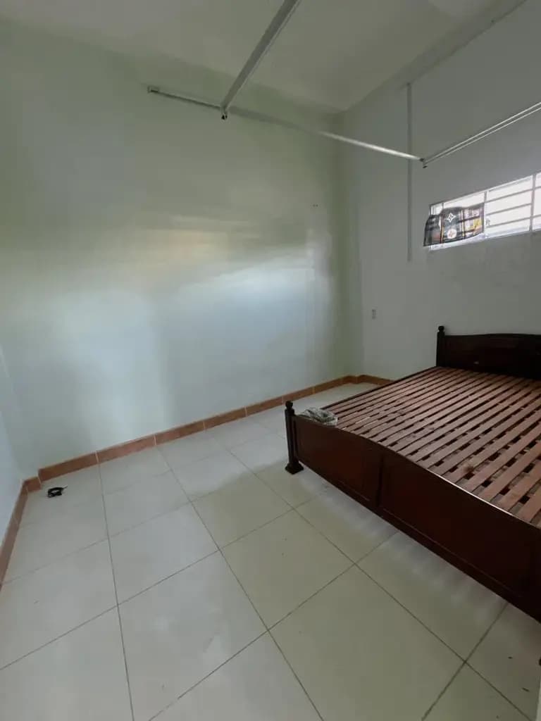 Main-Cho thuê nhà 1 trệt 2 lầu có 4 phòng ngủ khu dân cư Chợ Chùa-1