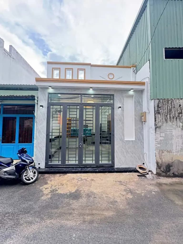 Main-Nhà mặt tiền gần chợ đàu mối Hóc Môn, 4,5x13m, cấp bốn 3 PN, giá 3,75 Tỷ-0