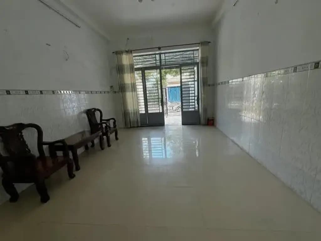 Main-Cho thuê nhà 1 trệt 2 lầu có 4 phòng ngủ khu dân cư Chợ Chùa-0