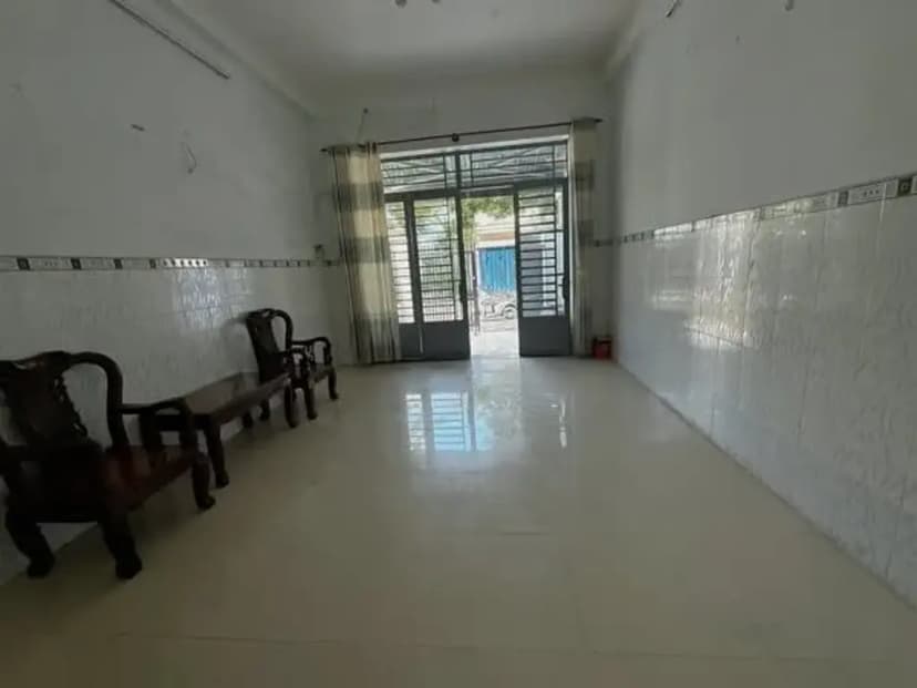 Cho thuê nhà 1 trệt 2 lầu có 4 phòng ngủ khu dân cư Chợ Chùa