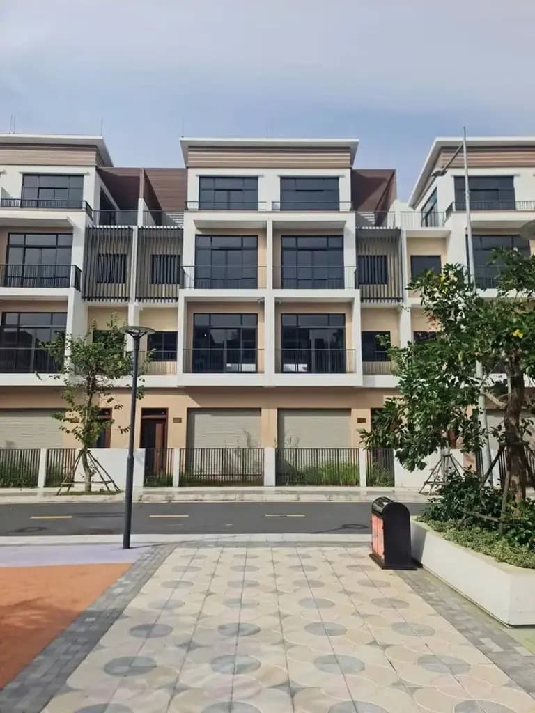 Main-Bán giá 4.5 tỷ tại - Chọn - Xã Cần Giuộc Tây Ninh, 6x20, 4 tầng, nhận nhà ngay-0