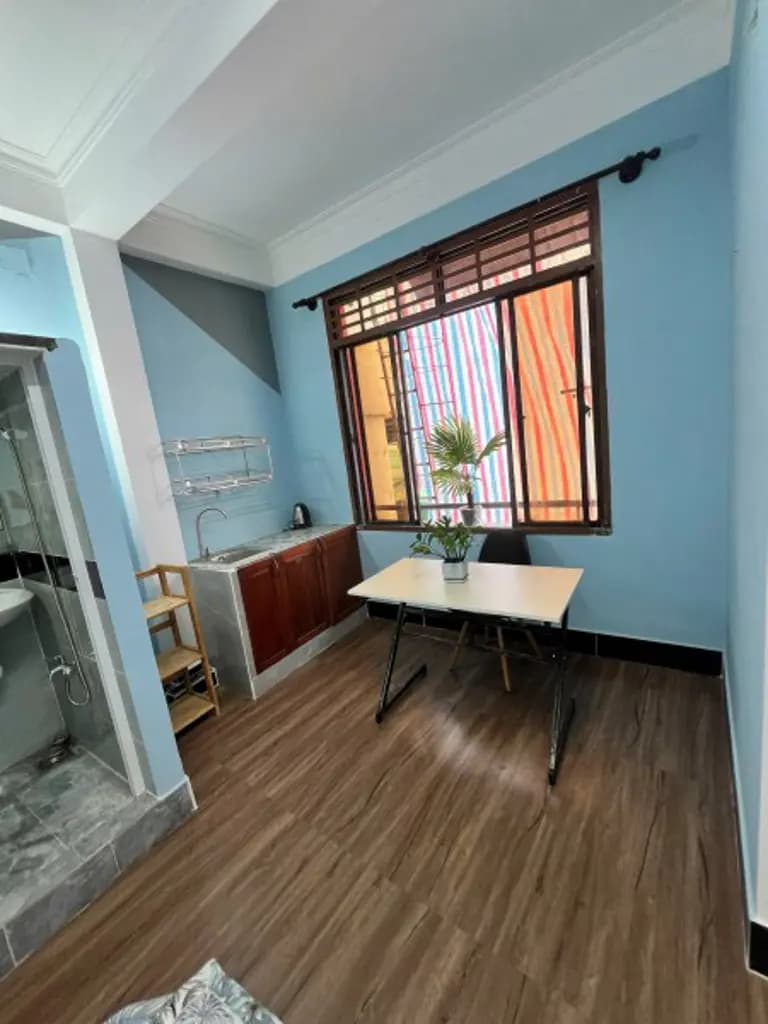 Main-phòng có ban công cửa sổ, giờ tự do gần ngã tư bảy hiền-Lạc Long Quân-4