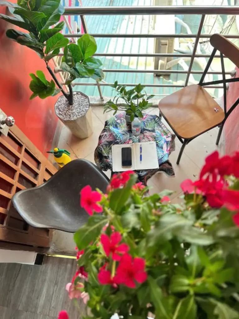 Main-phòng có ban công cửa sổ, giờ tự do gần ngã tư bảy hiền-Lạc Long Quân-3