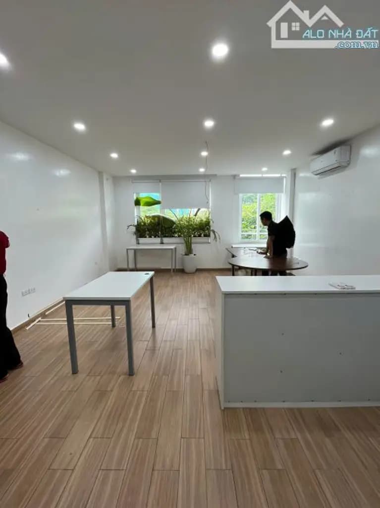 Main-Cho thuê văn phòng 60 m2 tại Làng Việt Kiều Châu Âu, sàn thông đẹp-1