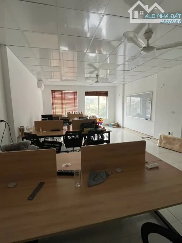 Main-Cho thuê văn phòng 60 m2 tại Khuất Duy Tiến, sàn thông giá chỉ 9.5 tr/tháng-2