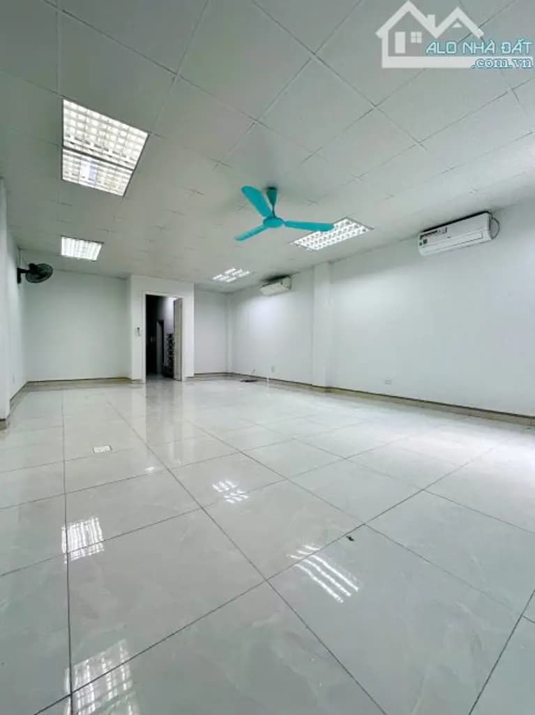 Main-Cho thuê văn phòng 60 m2 tại Khuất Duy Tiến, sàn thông giá chỉ 9.5 tr/tháng-1