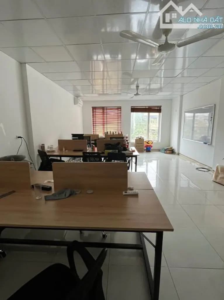 Cho thuê văn phòng 60 m2 tại Khuất Duy Tiến, sàn thông giá chỉ 9.5 tr/tháng