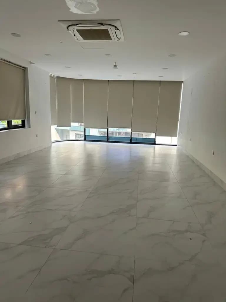 Main-Cho thuê tòa nhà lô góc nhà kính mặt phố Yên Hòa, Hà Nội.-3
