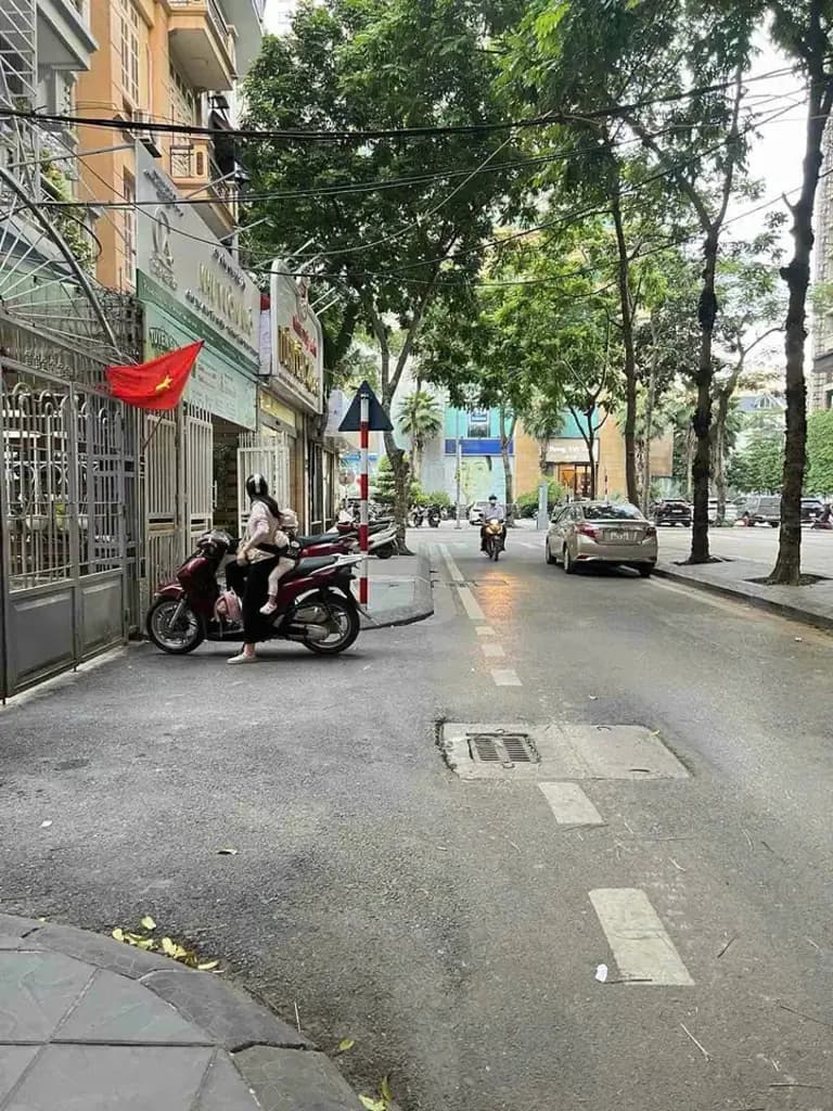 Main-Cho thuê nhà mới xây mặt phố Nguyên Hồng, Đống Đa, Hà Nội-0