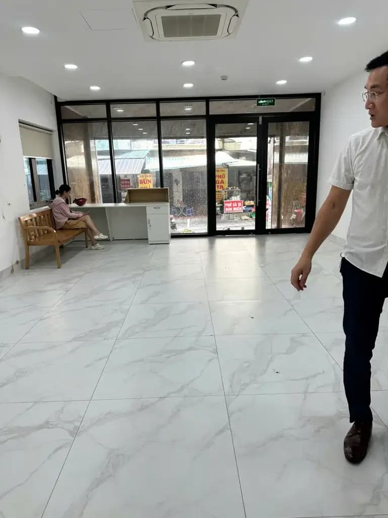 Main-Cho thuê tòa nhà lô góc nhà kính mặt phố Yên Hòa, Hà Nội.-1