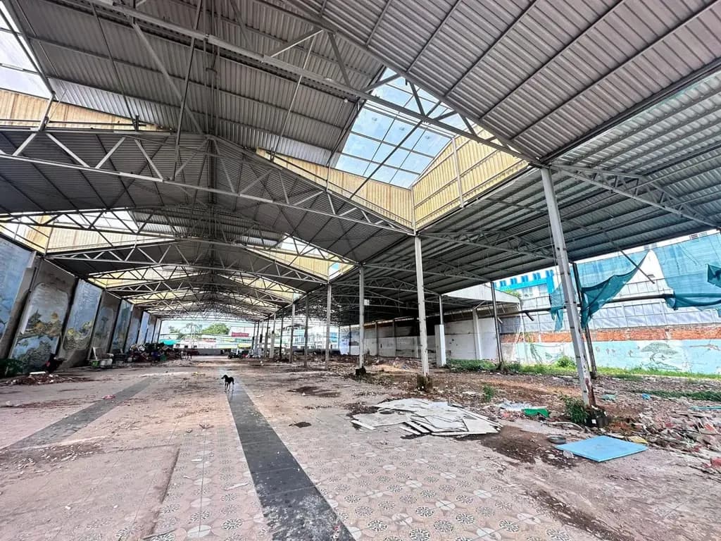 Cho thuê Mặt bằng kinh doanh 3000m2 giá 300 triệu tại Đường Cách Mạng Tháng 8 Phường Cái Khế Quận Ninh Kiều Cần Thơ