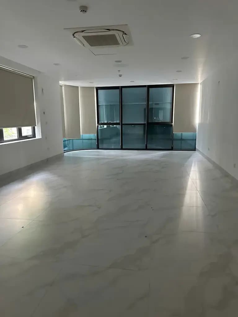 Main-Cho thuê tòa nhà lô góc nhà kính mặt phố Yên Hòa, Hà Nội.-2