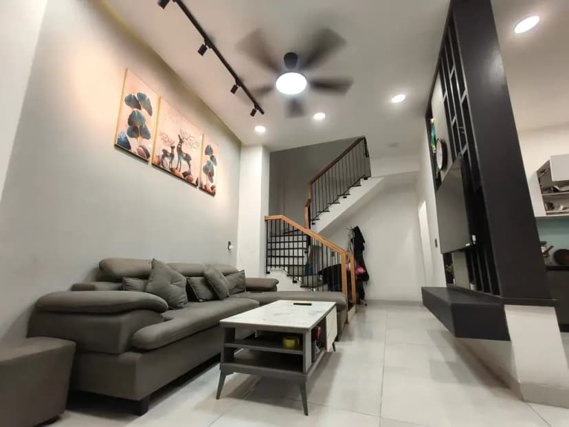 HIẾM, RẺ,DUY NHẤT KHÔNG CÓ CĂN THỨ 2, Ô TÔ ĐỖ CỬA, 3 TẦNG, NỞ HẬU