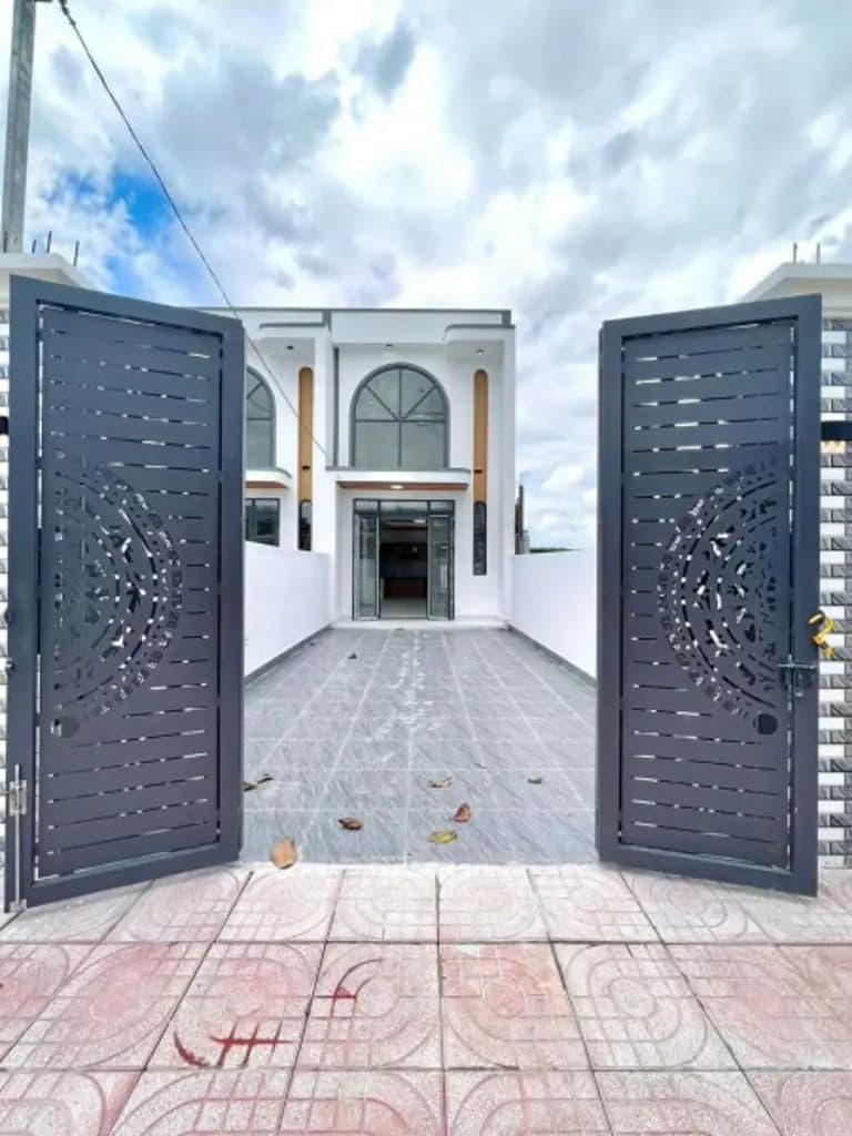 Bán Nhà 1 trệt 1 lửng – Sân rộng 7m, SHR, Giá mềm!