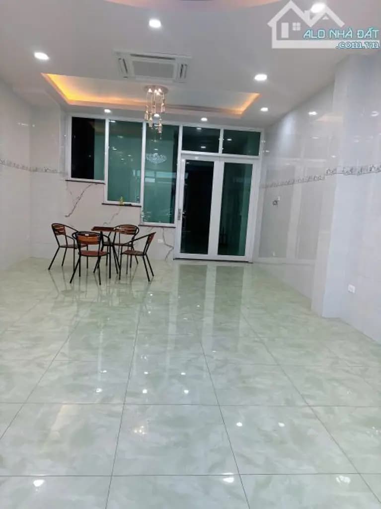 Main-Cho thuê nhà 1 trệt 3 lầu 1 sân thượng có thang máy tại khu đô thị Hưng Phú-1