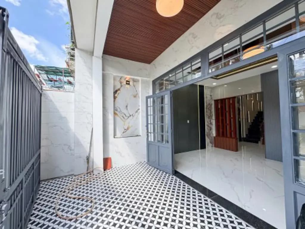 Main-Bán 124m² đất Ngay Cổng chào Bình Dương - Ngang 10m, đường ô tô - Có sẵn 2 căn nhà - Sát SG, QL13-5