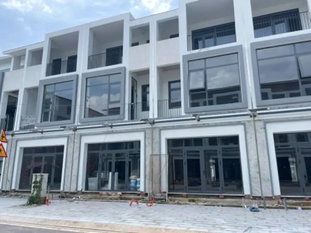 Main-CHỈ TỪ 1,38 TỶ NHẬN NHÀ PHỐ THƯƠNG MẠI 300M² TẠI FIESTA CENTRAL-0