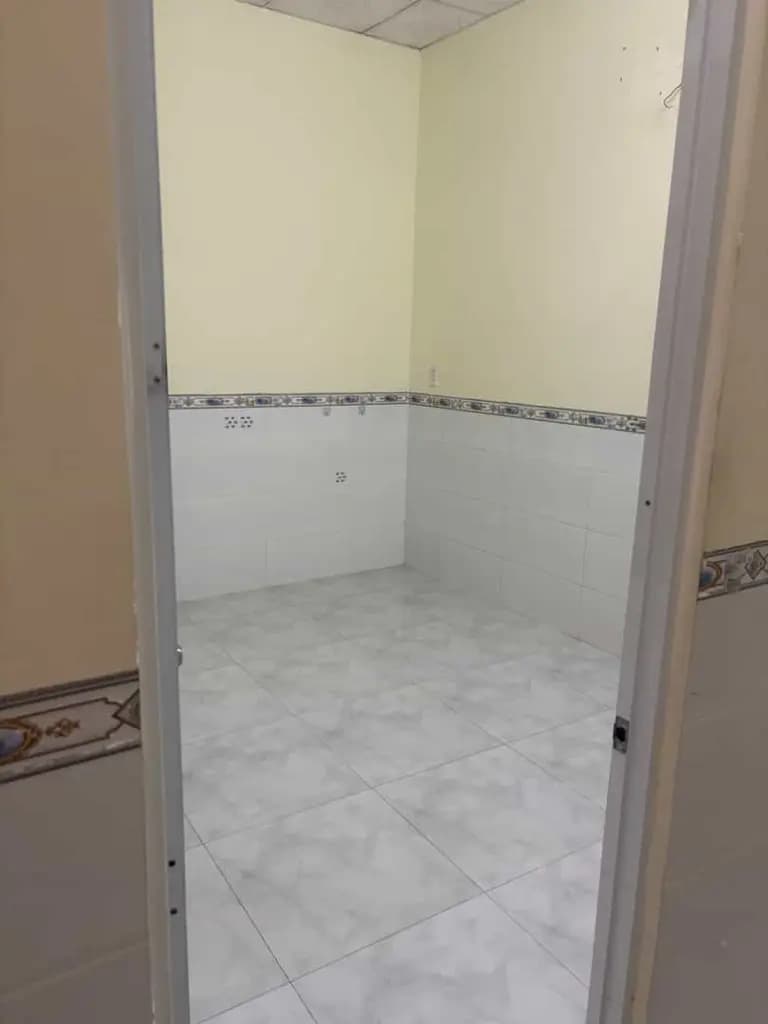 Main-Cho thuê nhà 2 phòng ngủ gần chợ nhỏ Tân Hiệp giá chỉ 4,8triệu-5