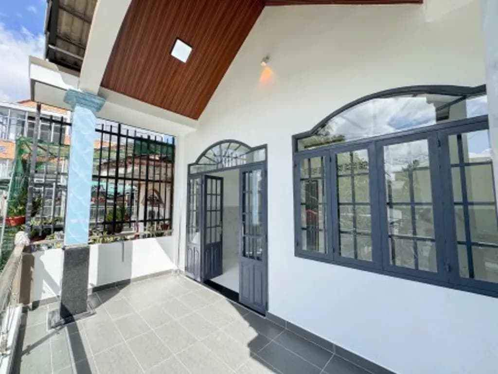 Main-Bán 124m² đất Ngay Cổng chào Bình Dương - Ngang 10m, đường ô tô - Có sẵn 2 căn nhà - Sát SG, QL13-1
