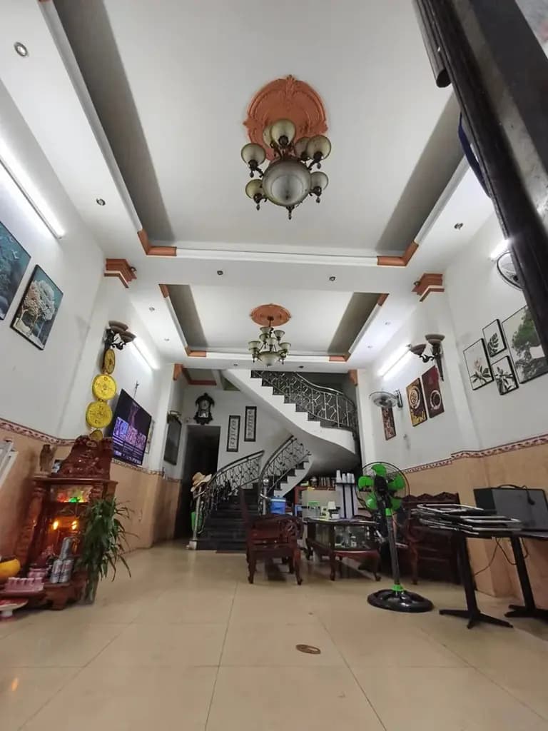 HIẾM, VÀI BƯỚC RA BIỂN, 3TẦNG, KIÊN CỐ, hiện trạng đường 5,5m, TƯƠNG LAI ĐƯỜNG 10,5m.CƠ HỘI ĐÓN ĐẦU