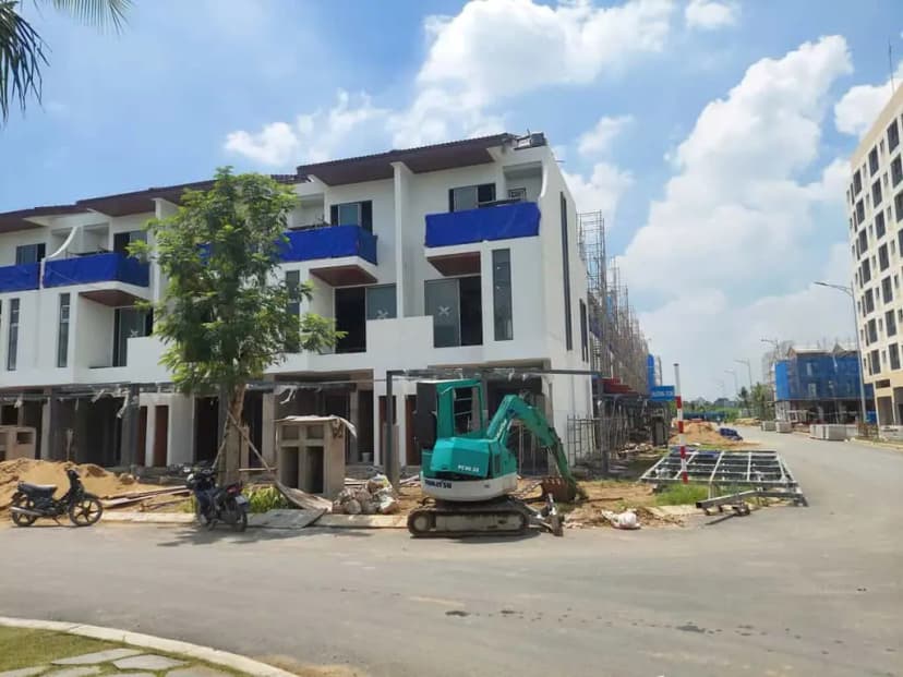Cần bán gấp căn liền kề nhà phố La Home giá siêu rẻ chỉ 4.17 tỷ