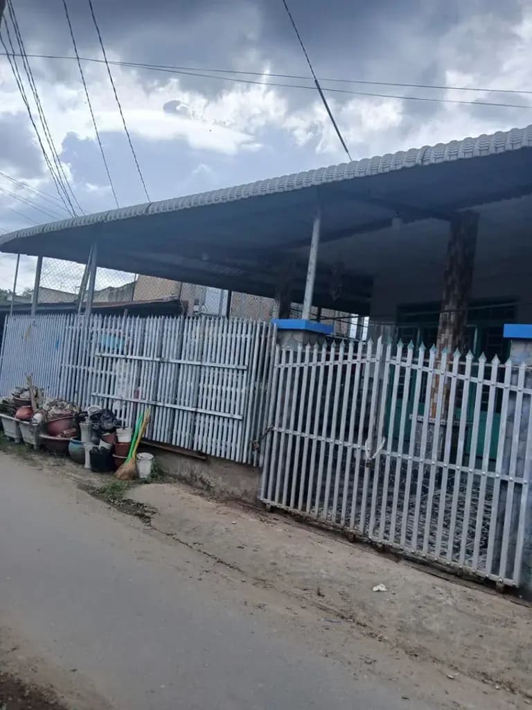 Main-Nhà BÁN TẠP HÓA MẶT TIỀN Rộng 10m. Gần CẦU AN HÓA KCN PHÚ THUẬN. Có CHỖ ĐẬU XE 7 Chỗ FULL THỔ CƯ-1