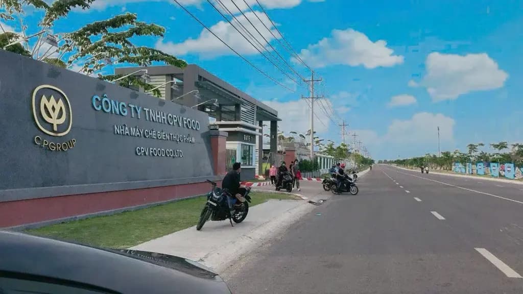 Main-[ KẸT TIỀN - BÁN GẤP ] LÔ ĐẤT 2200M2 NGAY KCN, MT ĐƯỜNG THÔNG 16M SÁT CHỢ DÂN ĐÔNG. GIÁ 180TR-5