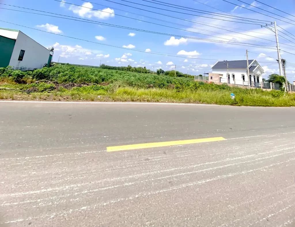 Main-[ KẸT TIỀN - BÁN GẤP ] LÔ ĐẤT 2200M2 NGAY KCN, MT ĐƯỜNG THÔNG 16M SÁT CHỢ DÂN ĐÔNG. GIÁ 180TR-0