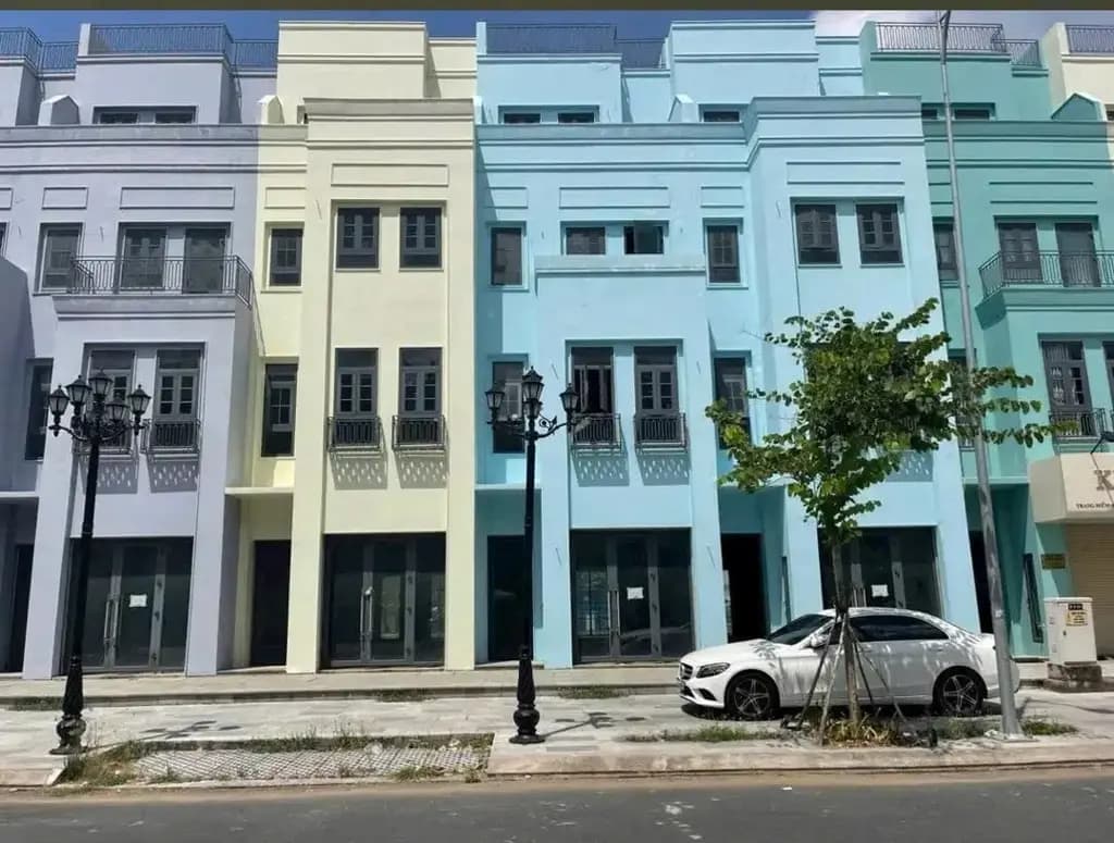 🏦 CẮT LỔ HƠN 2 TỶ , BÁN SHOPHOUSE 4 TẦNG MẶT TIỀN ĐƯỜNG ĐINH CÔNG TRỨ KDC NGÂN THUẬN , CẦN THƠ
