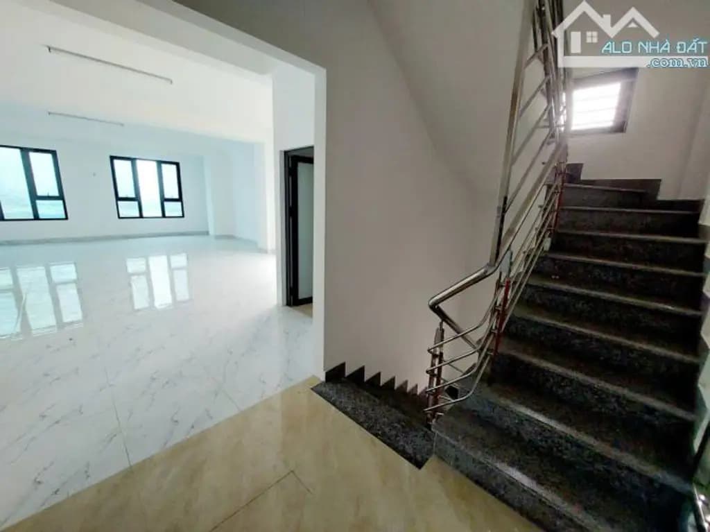 Main-Cho thuê văn phòng 100 m2 tại Nguyễn Xiển, Gần Ecogreen-2