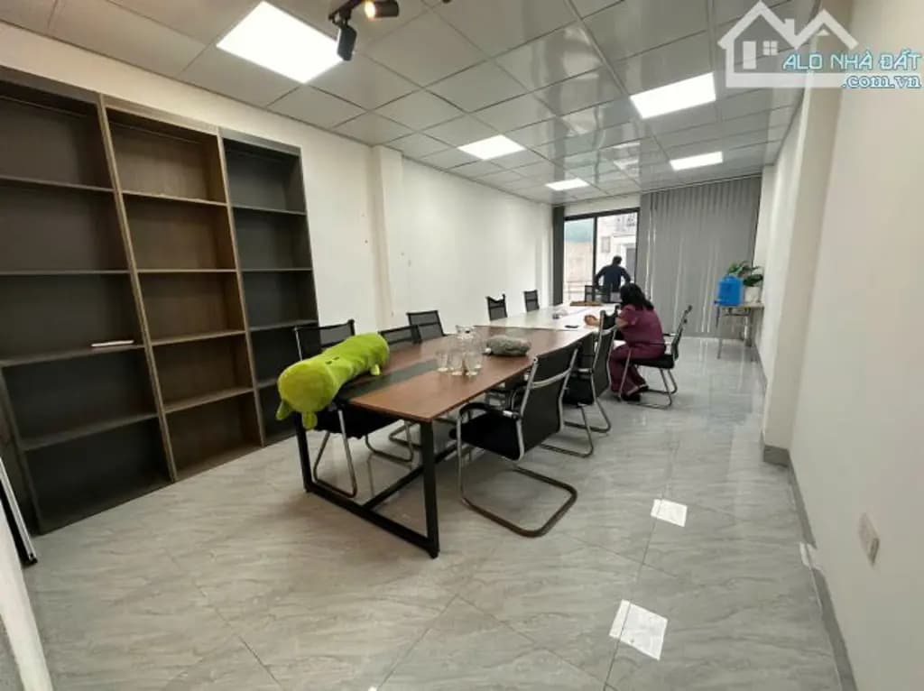 Main-Cho thuê văn phòng Mỗ Lao - Vũ Trọng Khánh 50 m2/tầng, sàn thông , đường rộng-0