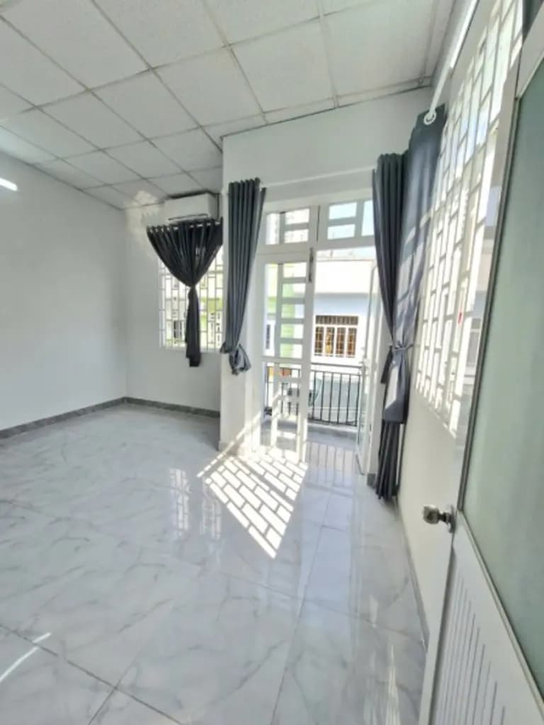 Main-Bán Nhà 72m² Gần Bệnh Viện Lê Văn Thịnh - Ngang 6,3m - Giá 5,5 Tỷ-2