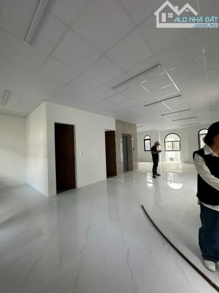 Main-Cho thuê văn phòng Him Lam Vạn phúc , diện tích 100 m2, 2 mặt thoáng, sàn đẹp như ảnh-1