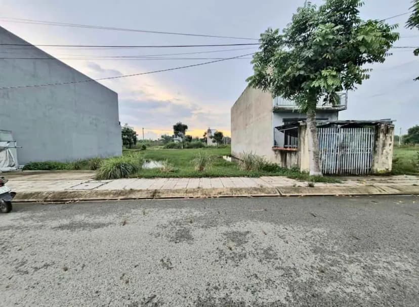 DỪNG LẠI 5 GIÂY, KHÁM PHÁ LÔ ĐẤT 300M² NÀY!