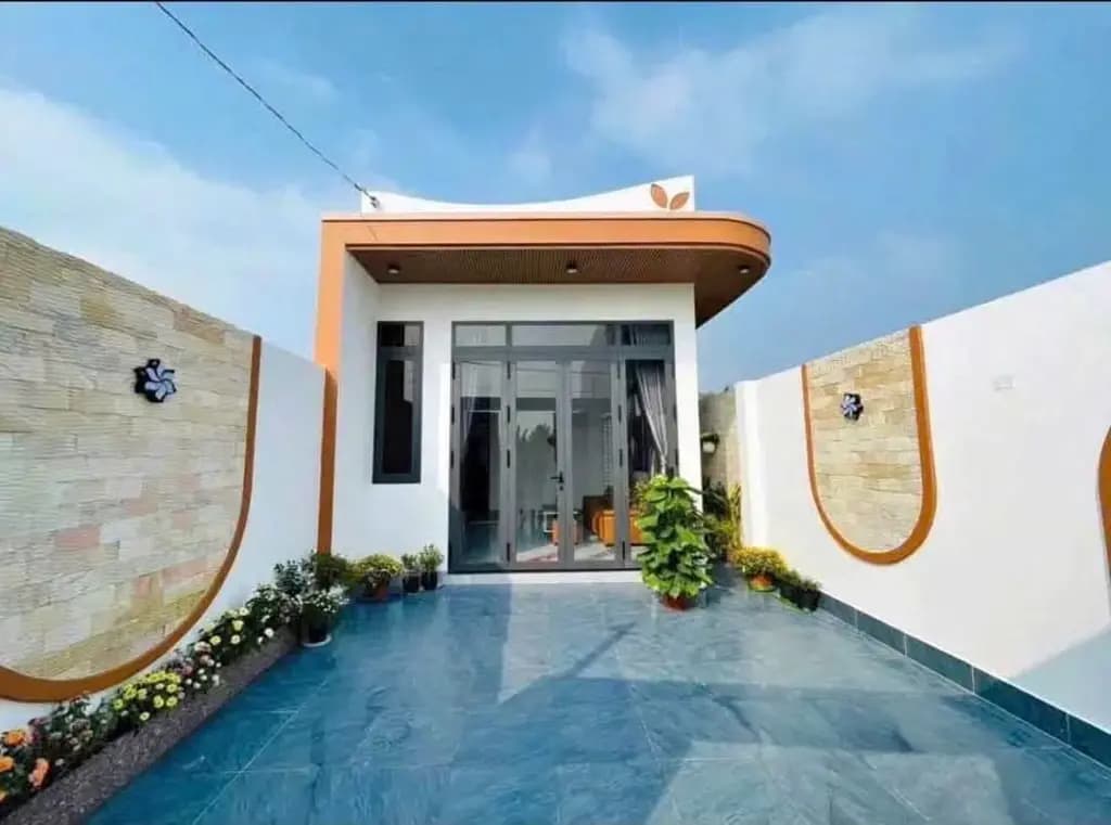 Main-Nhà Cấp 4 Dành Anh/Chị Tài Chính 200triệu Gần Cây Xăng 26-0