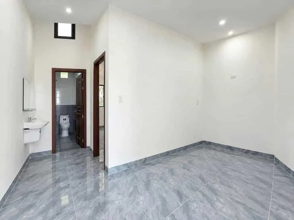 Main-CỰC RẺ - NHÀ LẦU VỪA HOÀN THIỆN SỔ RIÊNG GIÁ FULL 1TY690 (CÒN BỚT)-5