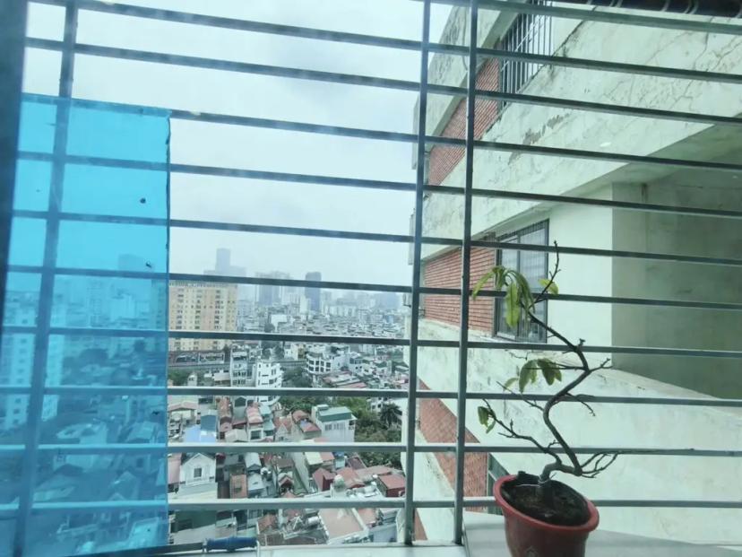 Bán chcc tầng cao trần quý kiên . Dt : 51m2,2pn,1wc giá 5,1 tỷ