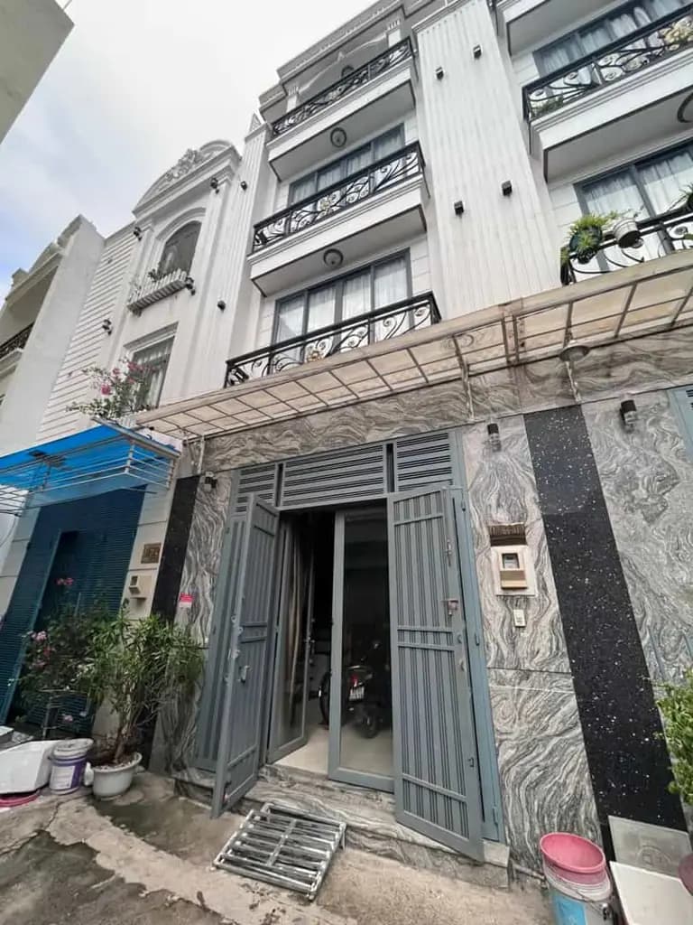 CHO THUÊ NHÀ NGUYÊN CĂN CHÍNH CHỦ, 4PN + 5WC, 4,5x12, NT CƠ BẢN