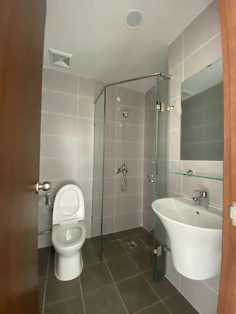Main-CẦN BÁN GẮP căn hộ De La Sol Q.3, 7.05 tỷ, 75m2, 2PN 2WC, nội thất cơ bản, thoáng mát, SHR-1