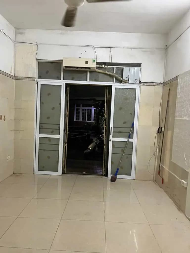 CẦN CHO THUÊ GẤP NHÀ ĐỂ Ở VỪA VĂN PHÒNG - CỬA HÀNG - SỐ 105 - H1 KHU 7,2HA VĨNH PHÚC - BA ĐÌNH