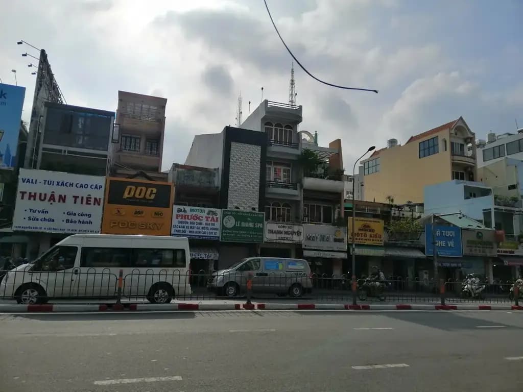 Main-Cho thuê rẻ nguyên căn 1 trệt 2 lầu Nguyễn Văn Cừ Q1 TP.HCM-1