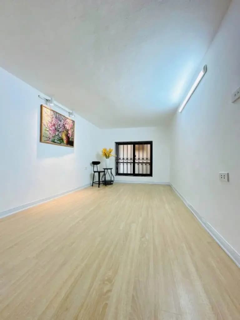 Main-Bán gấp nhà Phân lô Hoàng Văn Thái 38m2 5 tầng đủ công năng, chỉ 10.99 tỷ-1