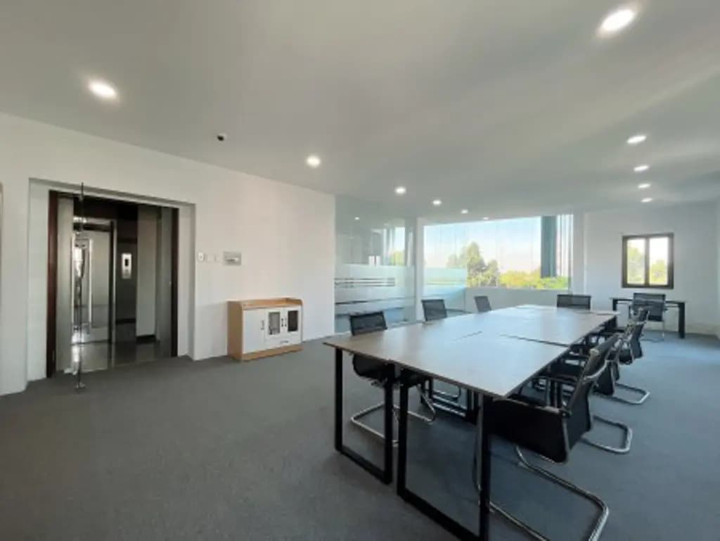 Main-Cho thuê sàn văn phòng 90m2 view kính khu sân bay Phan Đình Giót Quận Tân Bình-0