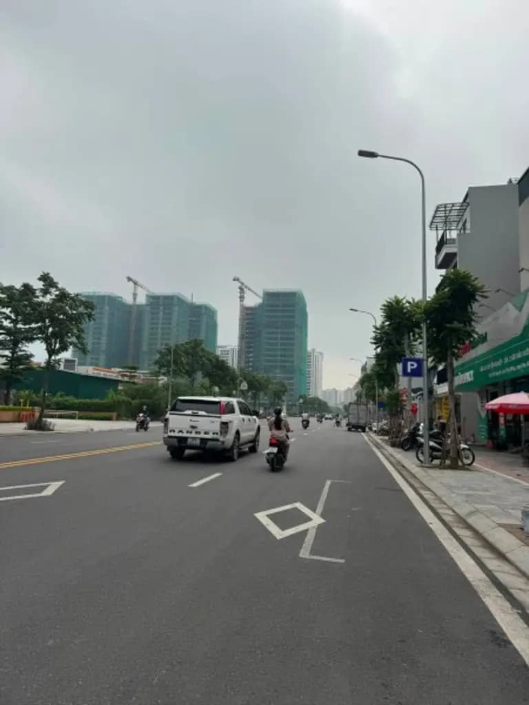 Main-Cho thuê nhà Mặt phố Nguyễn Lam kinh doanh đa ngành 40m2, 2 tầng, vỉa hè ô tô tránh chỉ 16tr/th-0