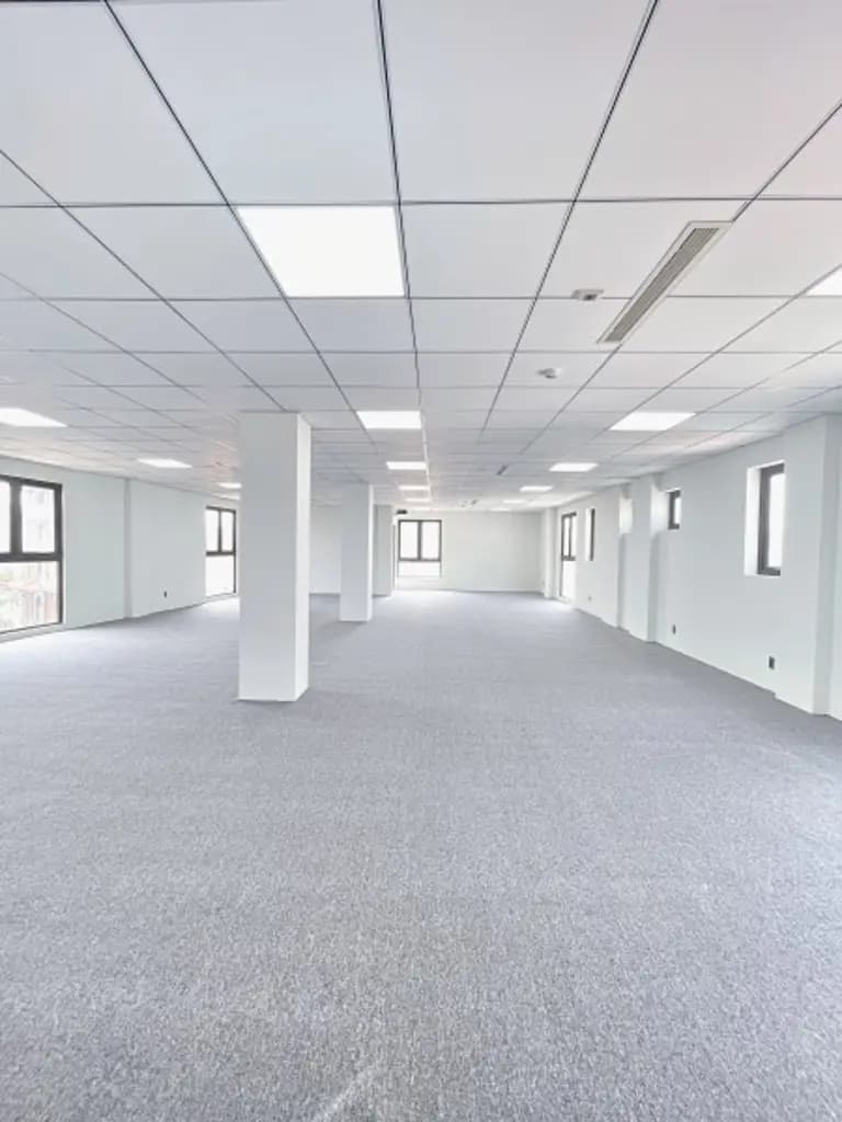 Main-Cho thuê văn phòng 150m2 view kính, cửa sổ tại Hoàng Sa, Quận 1-2