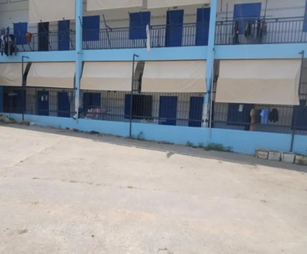 Main-Bán nhà trọ 2 tầng Thanh Vinh 12 phòng lô góc 2 mặt tiền dòng tiền 20tr giá 4.x tỷ-1