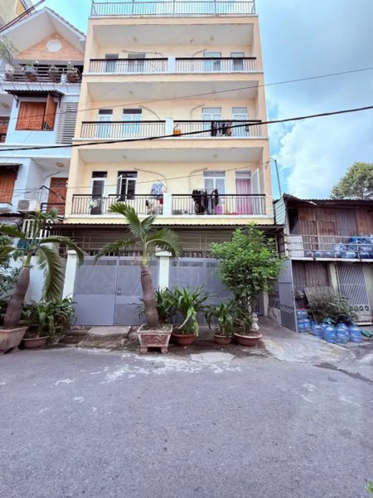 Bán nhà phố Vinhomes Hóc Môn 4 tầng BTCT mới đẹp, ở được ngay