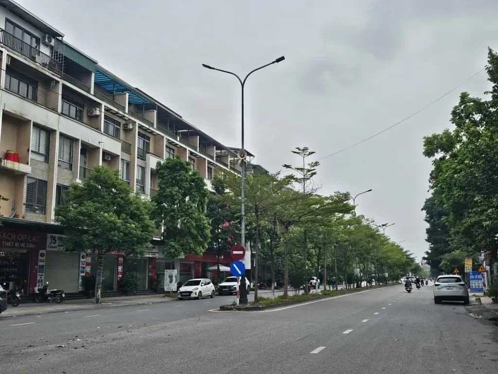 Main-Bán 2 căn liền nhau 5.5 tầng hud-B tại KĐT trầu cau mặt đường bình than khả lễ 1. Kinh doanh tốt. Diện tích 180m mặt tiền 10m hướng đông nam. Phường võ cường tỉnh bắc ninh-0