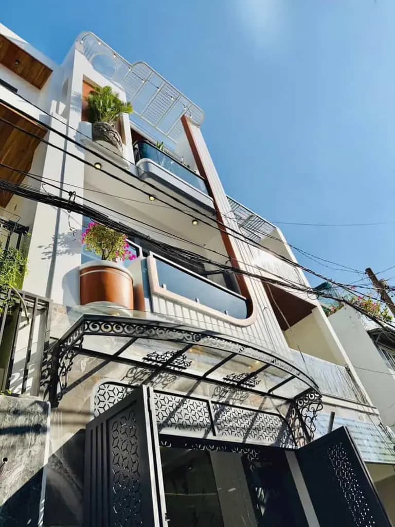 Bán nhà 39m2 , hẻm xe hơi 2tỷ800 đường Hoà Hưng P13 Quận 10 , Sổ hồng riêng