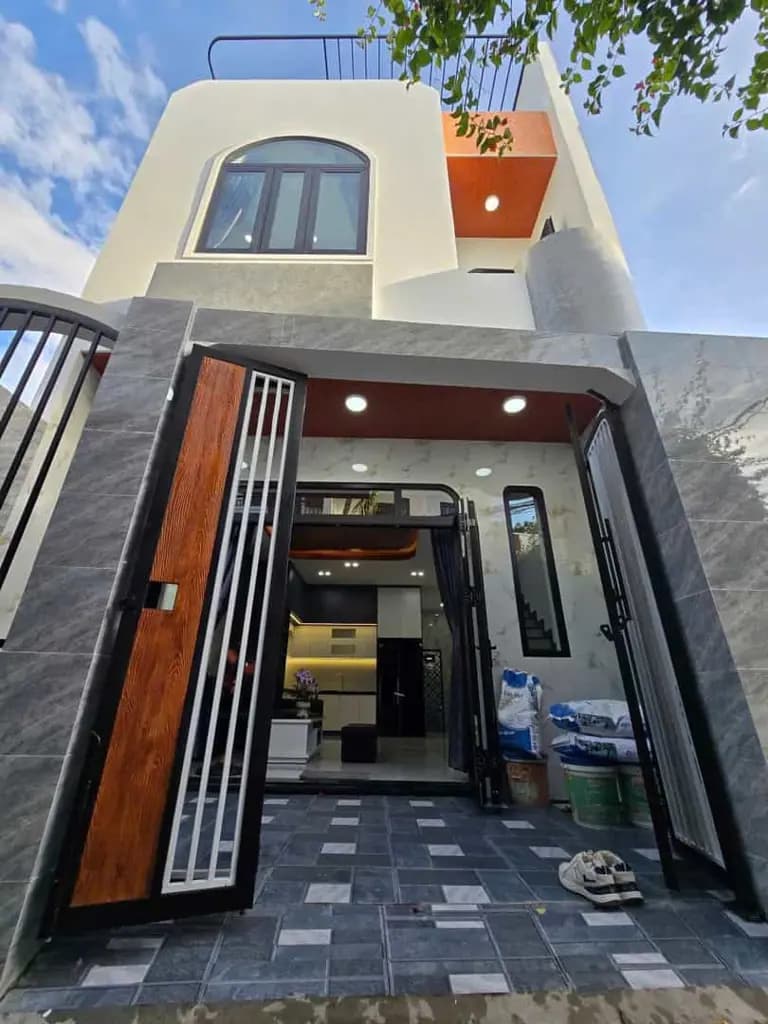 Nhà 2 tầng mới xây, view đẹp